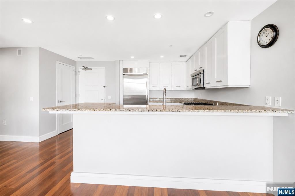 8100 River Road 905