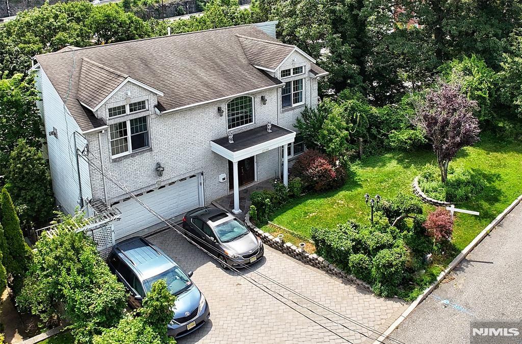 Photo of 2186 Jones Road, Fort Lee, NJ 07024 (MLS # 26008743)