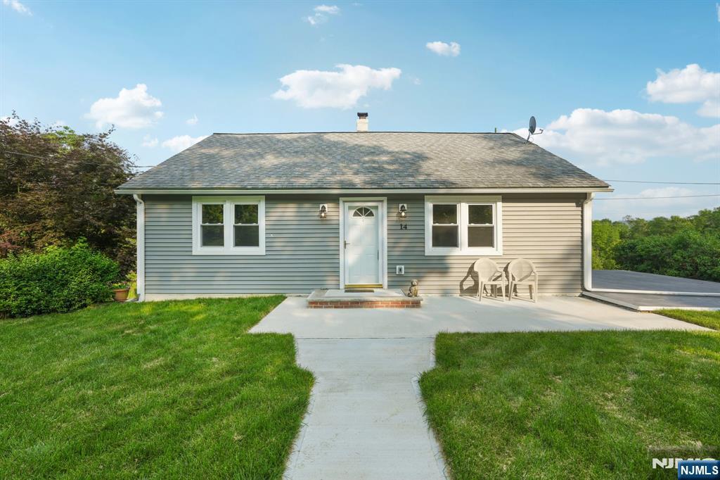 Property for Sale at 14 Towpath Road, Mansfield, New Jersey - Bedrooms: 4 
Bathrooms: 2 
Rooms: 10  - $499,000