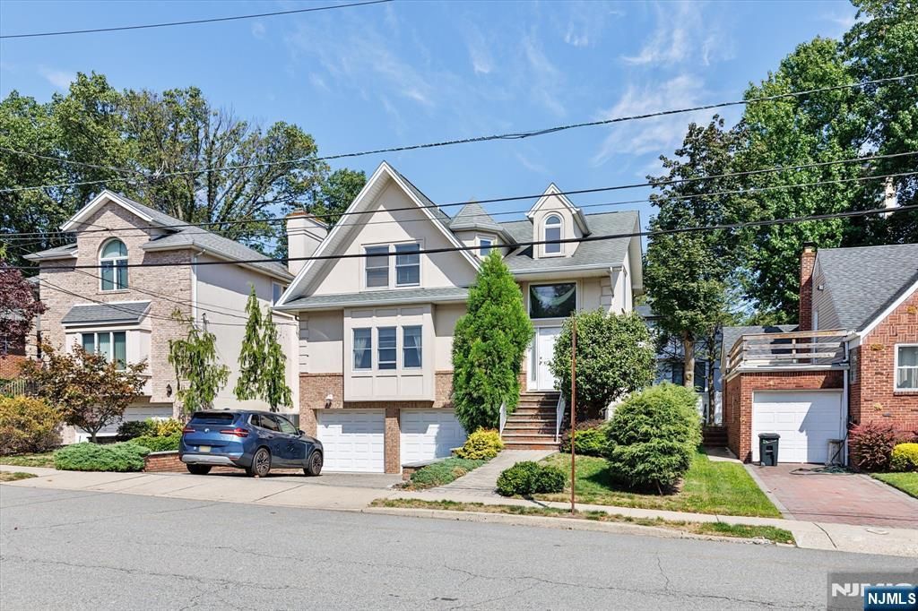 Photo of 215 Elsmere Place, Fort Lee, NJ 07024 (MLS # 25035782)