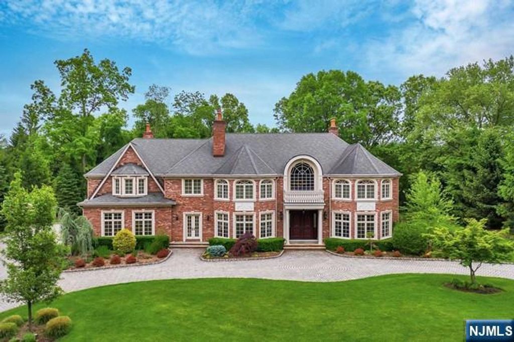 Photo of 22 Sunset Lane, Upper Saddle River, NJ 07458 (MLS # 26008843)