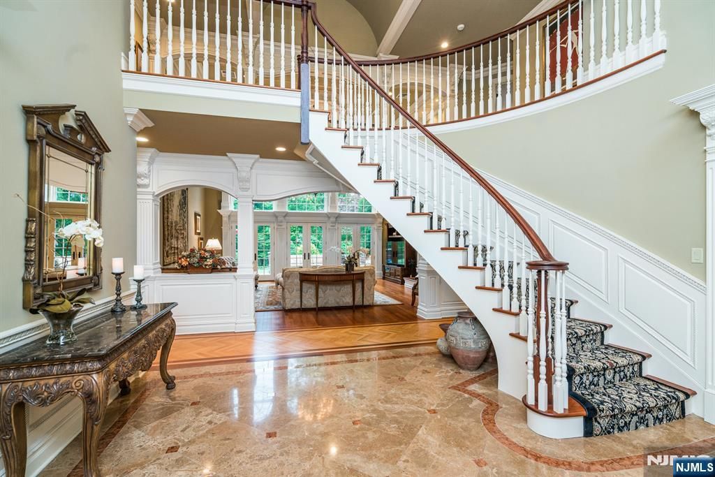 Photo of 22 Sunset Lane, Upper Saddle River, NJ 07458 (MLS # 26008843)