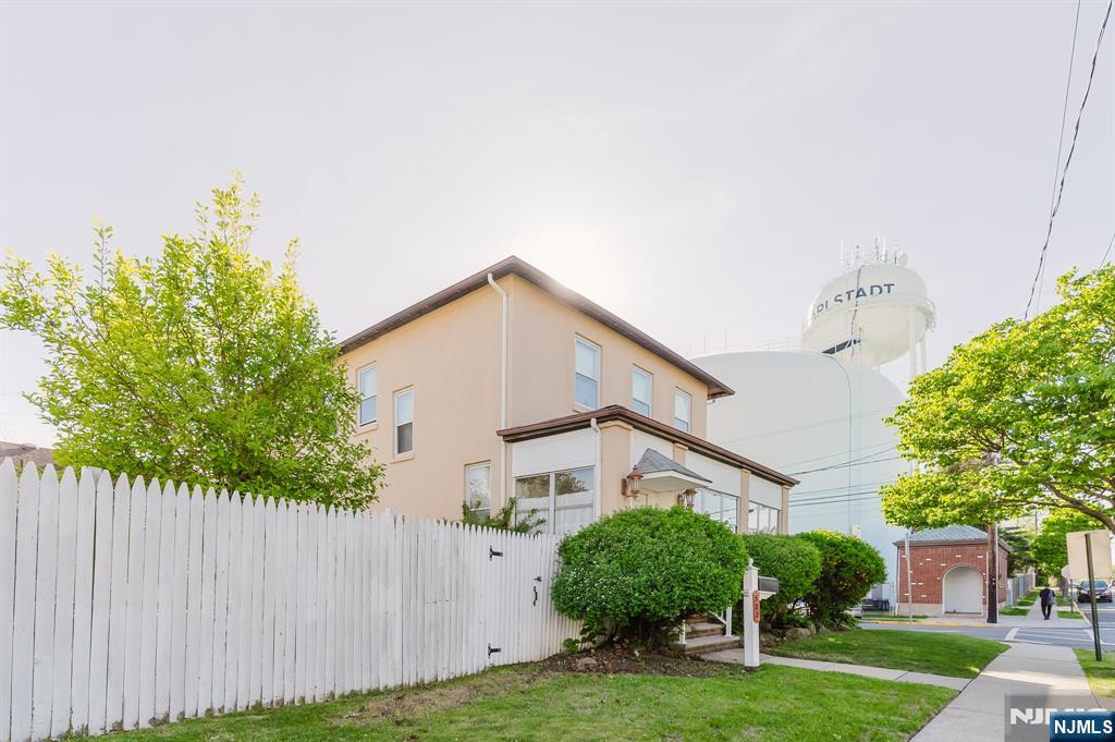 502 Summit Avenue