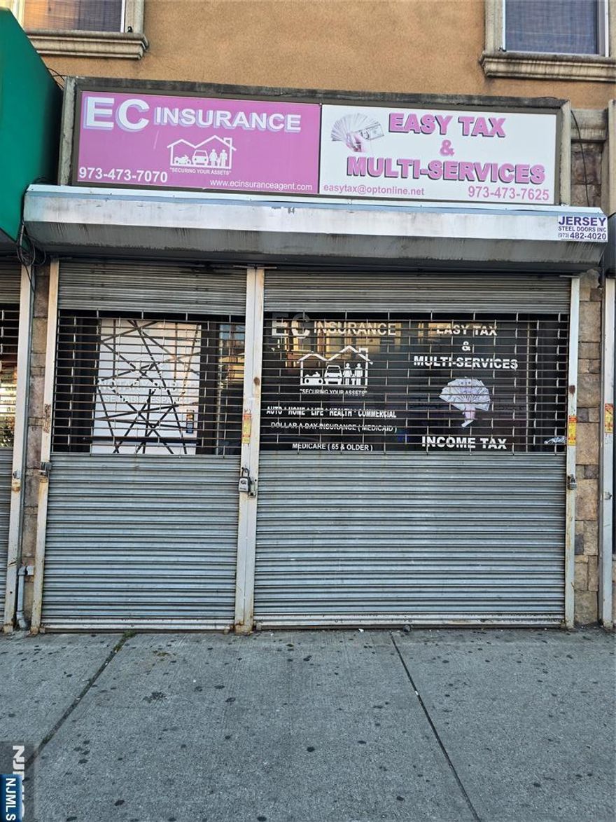 LOOKING FOR A SPOT TO GROW YOUR BUSINESS? WE'VE GOT ABOUT 1,000 SQ.FT. AVAILABLE RIGHT ON A MAIN STREET. PERFECT FOR A SHOP, OFFICE OR SERVICE BUSINESS. A BRIGHT, OPEN LAYOUT WITH FLEXIBLE FLOOR PLAN. LARGE FRONT WINDOWS WITH GREAT STREET VISIBILITY. RESTROOM. GREAT FOOT AND CAR TRAFFIC EVERYDAY. THIS SPACE HAS THE FLEXIBILTY TO FIT YOUR VISION, WHETHER YOU ARE OPENING A BOUTIQUE, SETTING UP A PROFESSIONAL OFFICE, OR CREATING A COZY SPOT FOR YOUR CUSTOMERS.