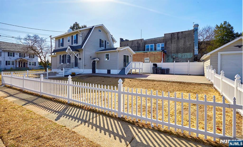 6 Levitt Avenue