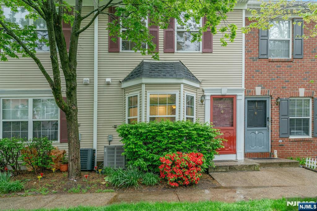 2161 Jordan Court, Mahwah, New Jersey - 2 Bedrooms  
3 Bathrooms - 