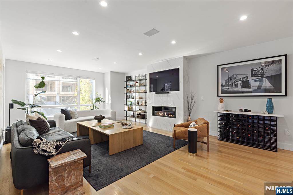 391 Undercliff Avenue B