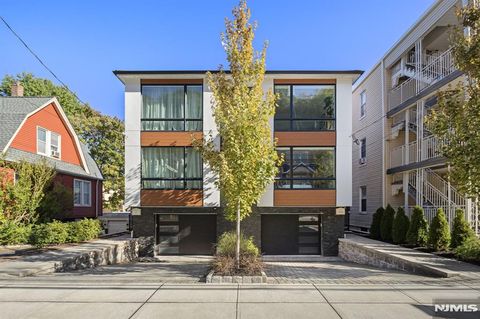 Photo of 391 Undercliff Avenue #B, Edgewater, NJ 07020 (MLS # 25036605)