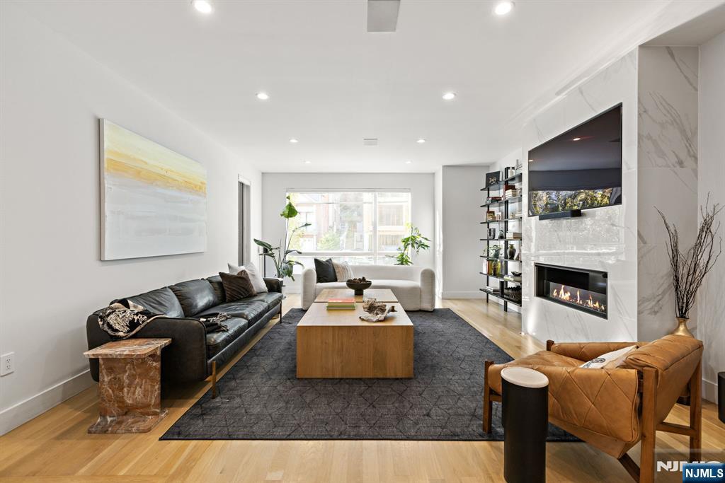 391 Undercliff Avenue B