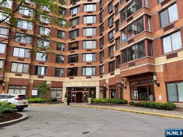 100 Old Palisade 2710, Fort Lee, New Jersey - 2 Bedrooms  
3 Bathrooms  
5 Rooms - 