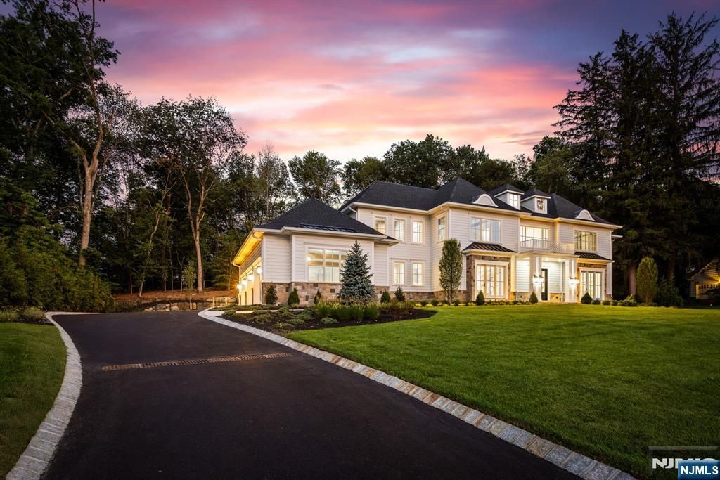 Photo of 309 Green Ridge Road, Franklin Lakes, NJ 07417 (MLS # 25028924)