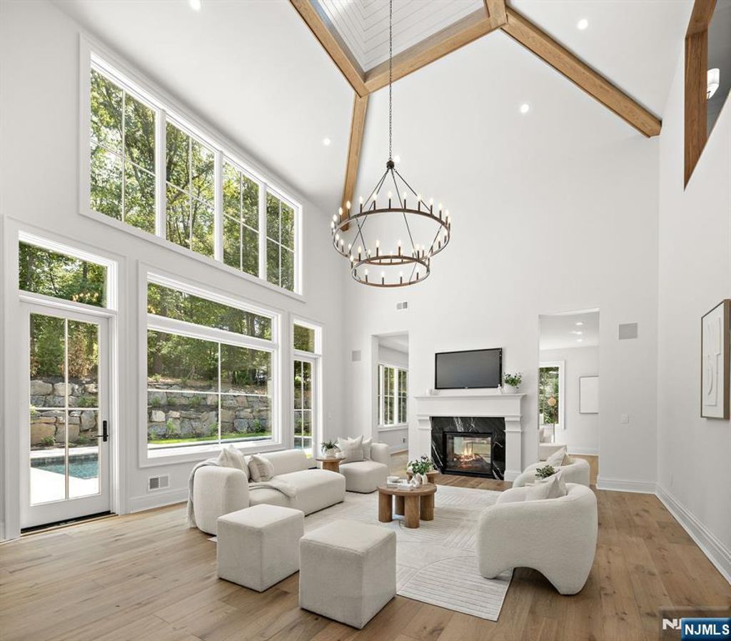 Photo of 309 Green Ridge Road, Franklin Lakes, NJ 07417 (MLS # 25028924)