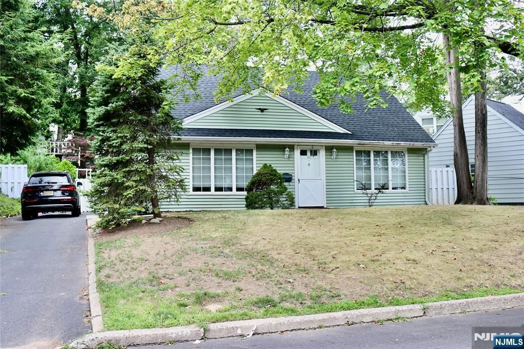 Photo of 117 Spruce Street, Midland Park, NJ 07432 (MLS # 25031041)