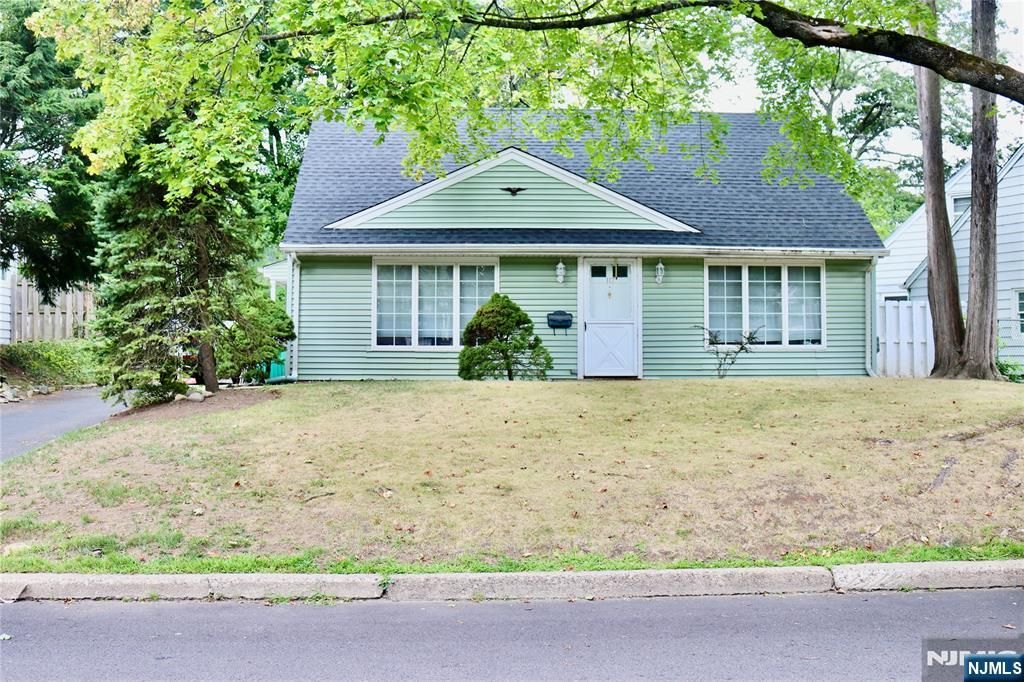 Photo of 117 Spruce Street, Midland Park, NJ 07432 (MLS # 25031041)