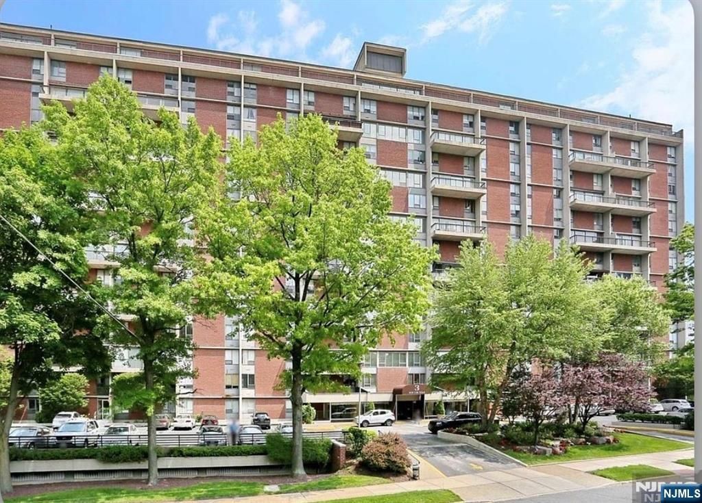 Photo of 2 Horizon Road #PH 2, Fort Lee, NJ 07024 (MLS # 26017598)