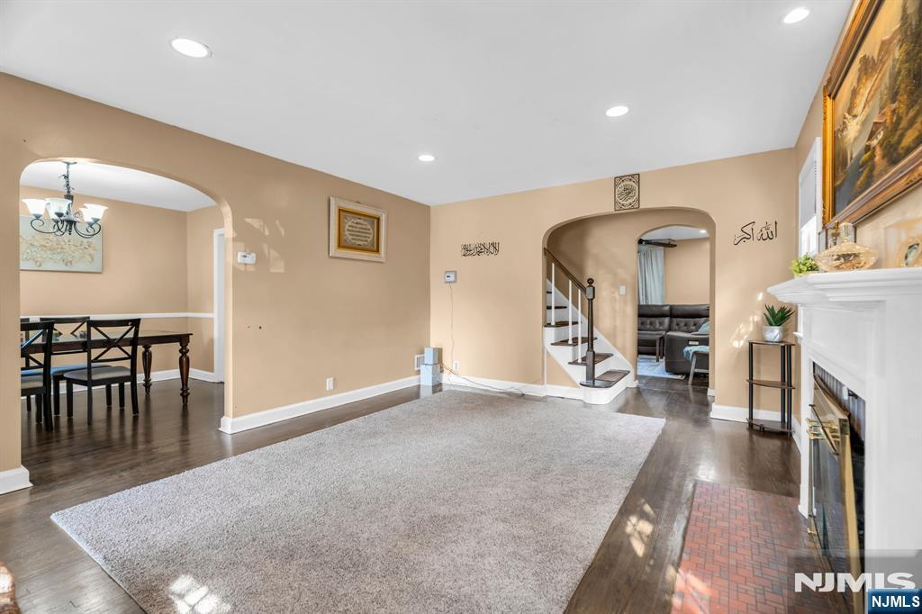 125 Romaine Avenue