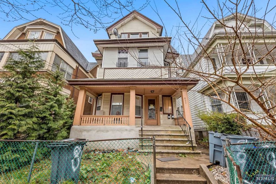 Legal 3 unit property. 2 units currently occupied in 3 bed 1 bath apartments. Great opportunity for a solid investment property or owner-occupied.