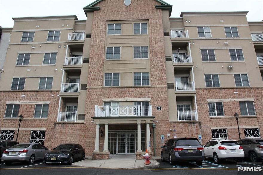 Beautiful & luxurious modern style "Windsor Park Ct" condo in desirable location. Refreshing golf course and scenic sunset view. Upgraded renovation with hardwood floors throughout. Modern Eat In Kitchen with granite countertops and SS appliances. Living room with 9' ceilings and sliding glass doors to outside terrace. Spacious walk-in-closets in primary bedroom. Double sink, whirlpool tub, separate glass shower, granite/marvel floors in primary bathroom. Good sized 2nd bedroom with closet and 2nd bathroom with bath tub. Full sized W/D in the unit. One designated indoor parking space (#79) and plenty of visitor parking spaces. Modern style club house with fireplace, kitchen/play area, gym, and library. Easy access to major highways and NYC public transportation. Convenient walking distance to restaurants, bakery, retail shops, and sports complexes.