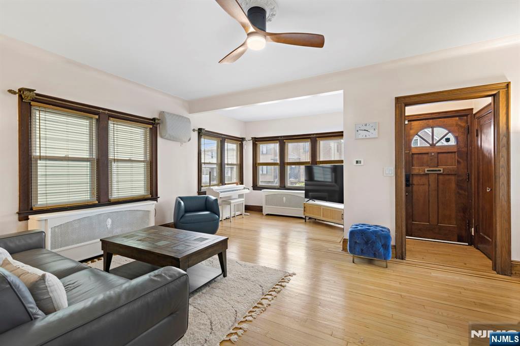 414 N 8th