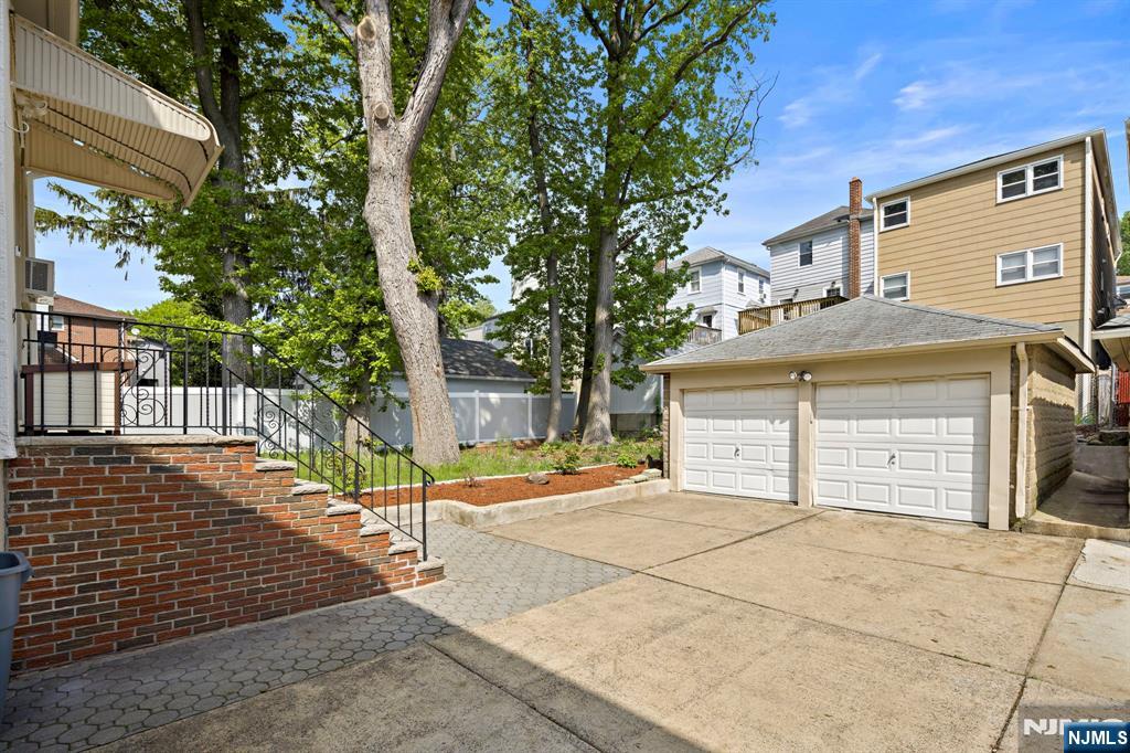 414 N 8th