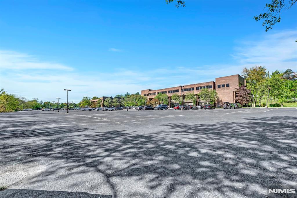 690 Kinderkamack Road 103