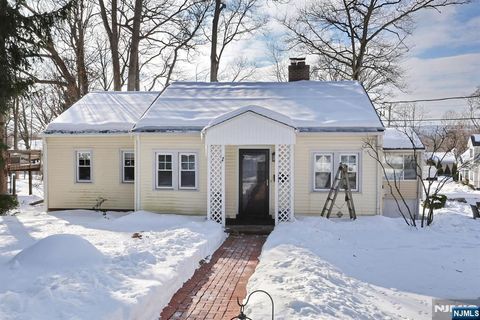 Photo of 2 Maysenger Rd, Mahwah, NJ 07430 (MLS # 26003923)