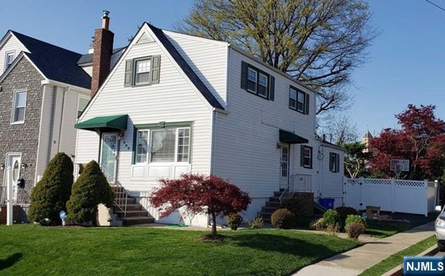 Charming Colonial style with 3 Bed room and 2 full bath at the quiet street. All hardwood floor. first floor : oversized living room, dining room, well maintained kitchen area, Master bed room with full bath. 2nd floor :well maintained bath room with tub, each generous size of two bed room . Basement : partially finished, washer & dryer , utility room lots of storage . Fenced in yard. Central A/C . short walking distance to NY Bus stop. Fresh painting coating on the hardwood floor and cleaning of the duck & vent . The landlord may consider one small pet