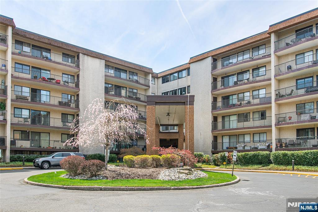 Property for Sale at 521 S Piermont Avenue 410A, River Vale, New Jersey - Bedrooms: 1 
Bathrooms: 2  - $410,000