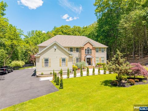 Photo of 17 Cromwell Drive, Chester Township, NJ 07930 (MLS # 26020733)