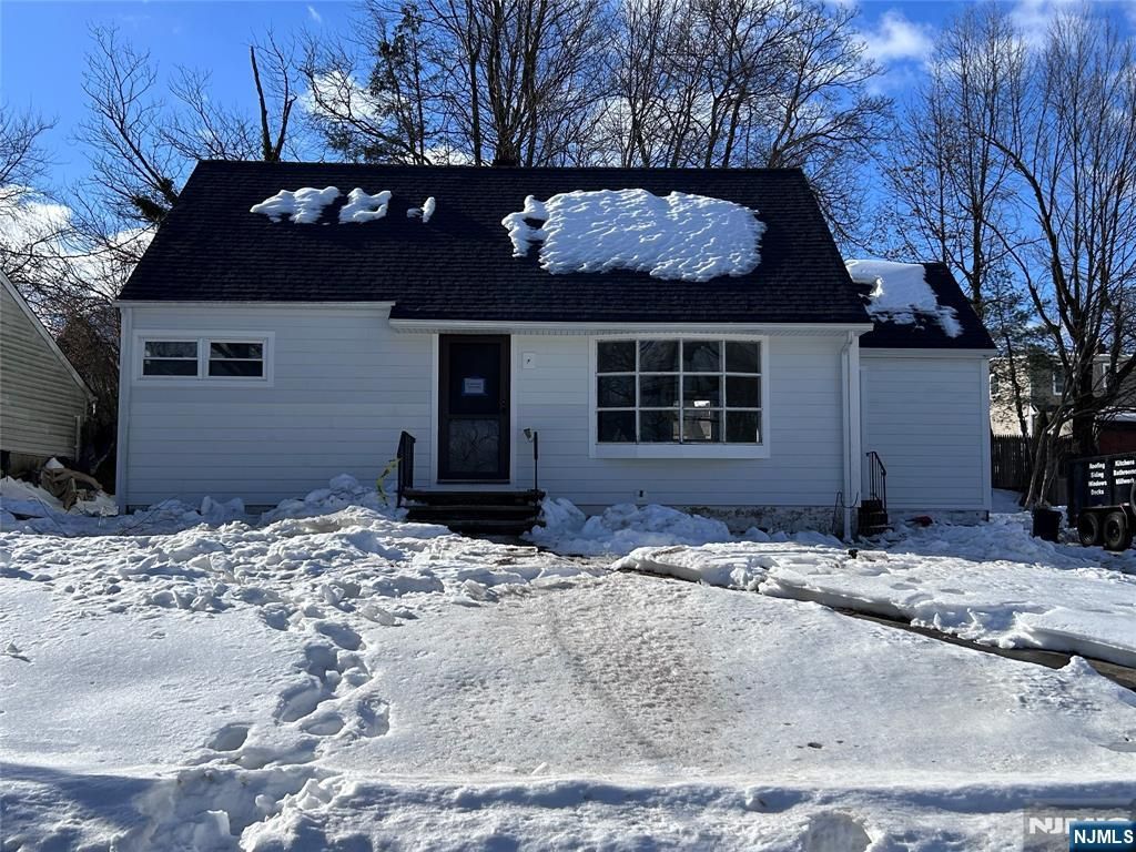 Photo of 231 Spruce Street, Midland Park, NJ 07432 (MLS # 26006910)