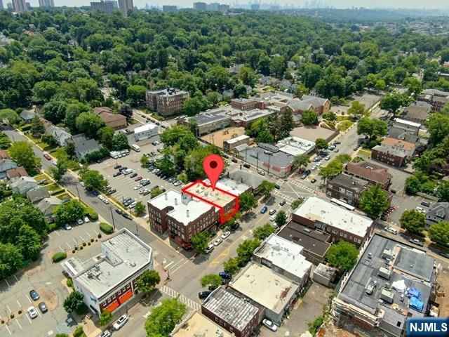 333-335 Broad Avenue