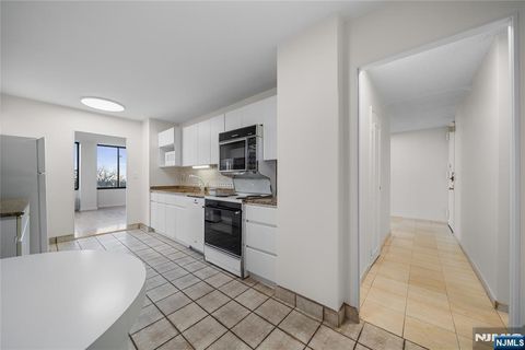 Photo of 300 Winston Dr #109, Cliffside Park, NJ 07010 (MLS # 25037282)