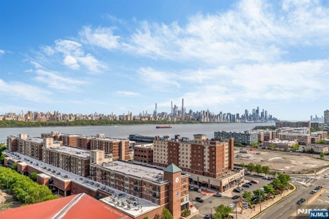 Photo of 916 Hudson Park, Edgewater, NJ 07020 (MLS # 26026728)
