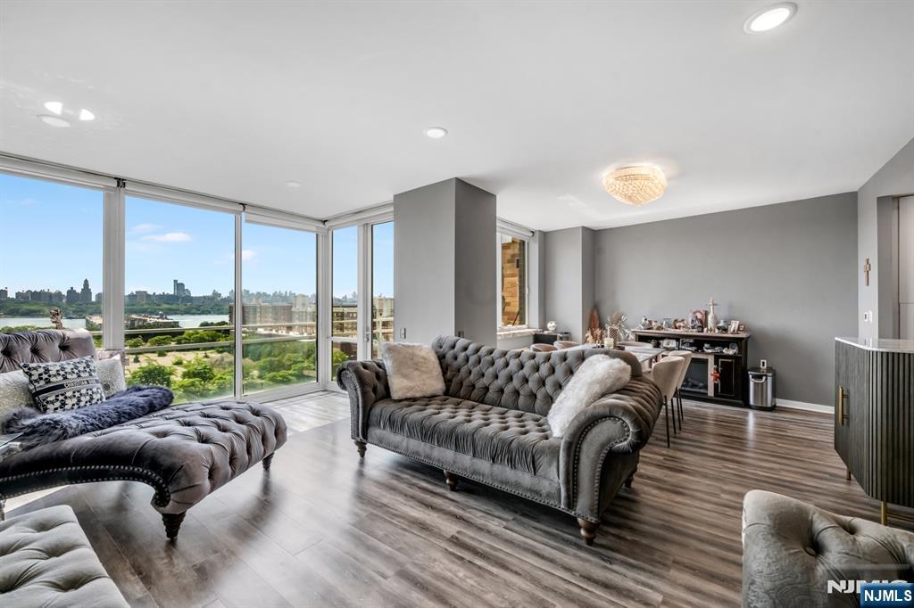 916 Hudson Park