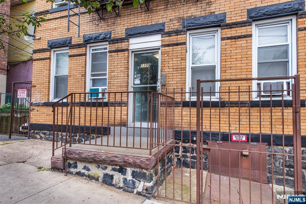 1109 6th Street