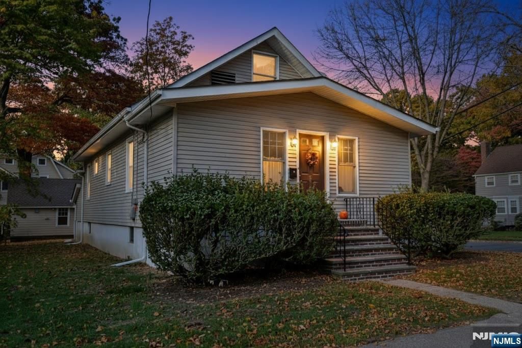 Photo of 2 S Highwood Avenue, Glen Rock, NJ 07452 (MLS # 25037469)