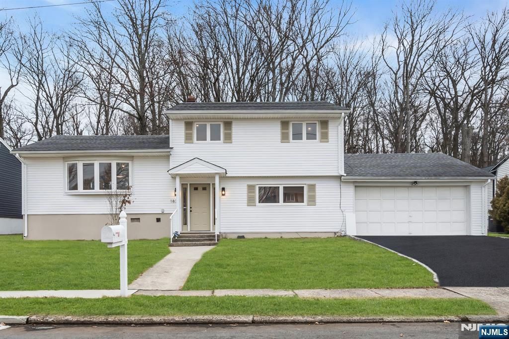 Photo of 183 Winifred Drive, Totowa, NJ 07512 (MLS # 25043817)