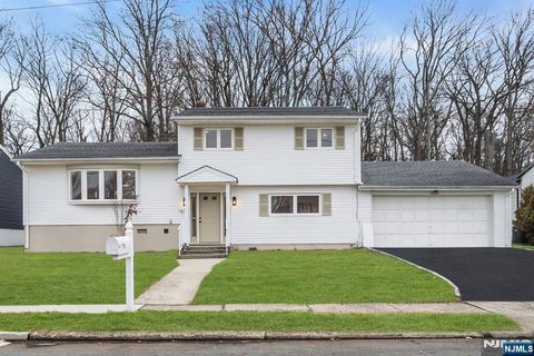 Photo of 183 Winifred Drive, Totowa, NJ 07512 (MLS # 25043817)