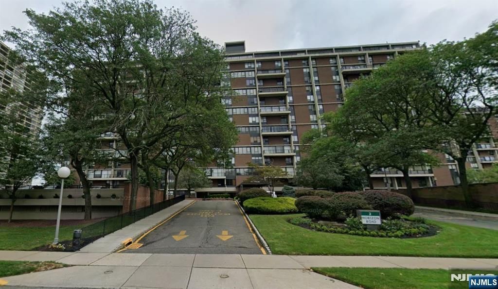 Photo of 2 Horizon RD #G-3, Fort Lee, NJ 07024 (MLS # 26019772)