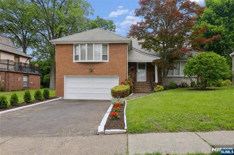 Photo of 585 W Englewood Avenue, Teaneck, NJ 07666 (MLS # 26019273)