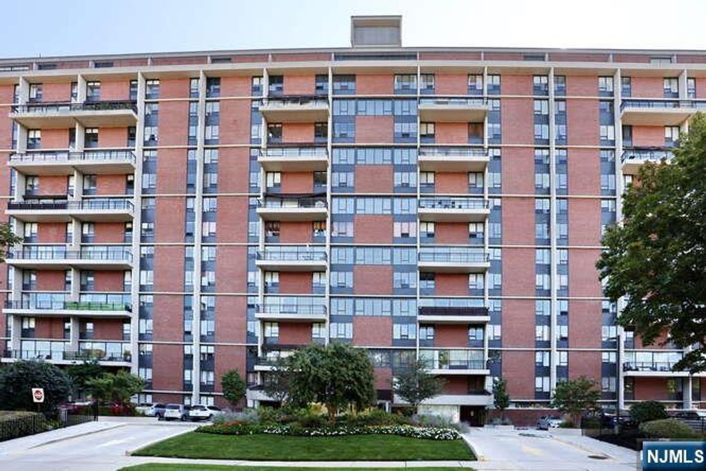 Photo of 4 Horizon Road #802, Fort Lee, NJ 07024 (MLS # 25021346)