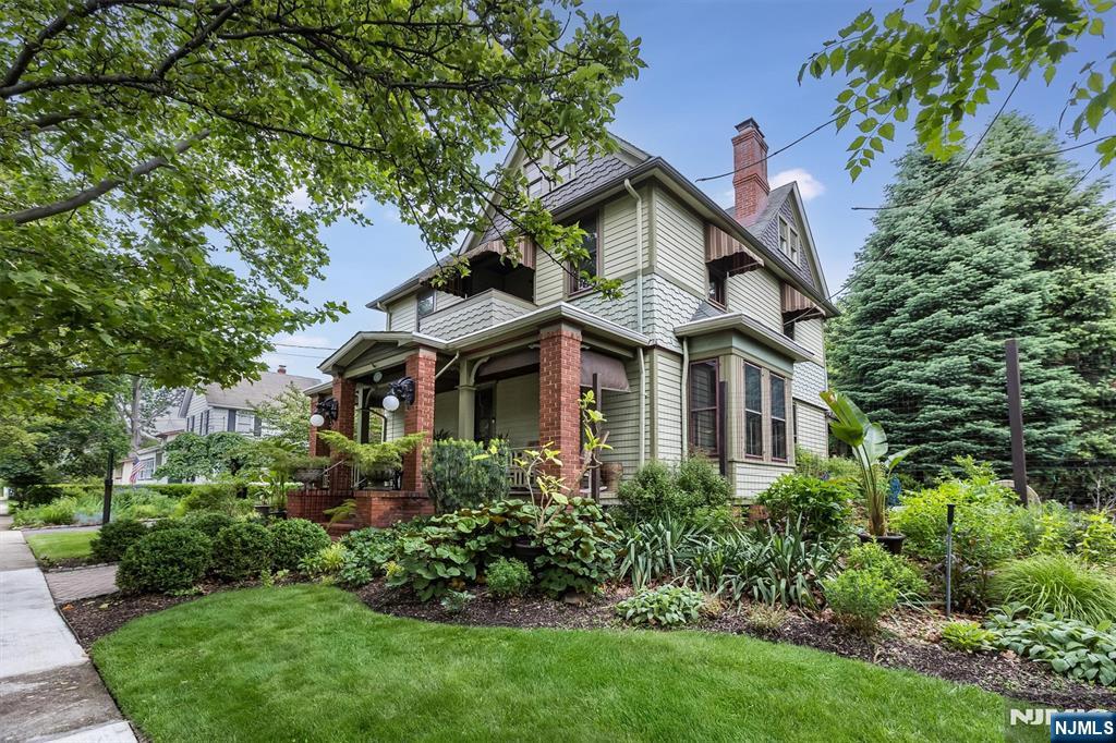 Property for Sale at 33 Ramapo Avenue, Pompton Lakes, New Jersey - Bedrooms: 5 
Bathrooms: 3 
Rooms: 13  - $999,999