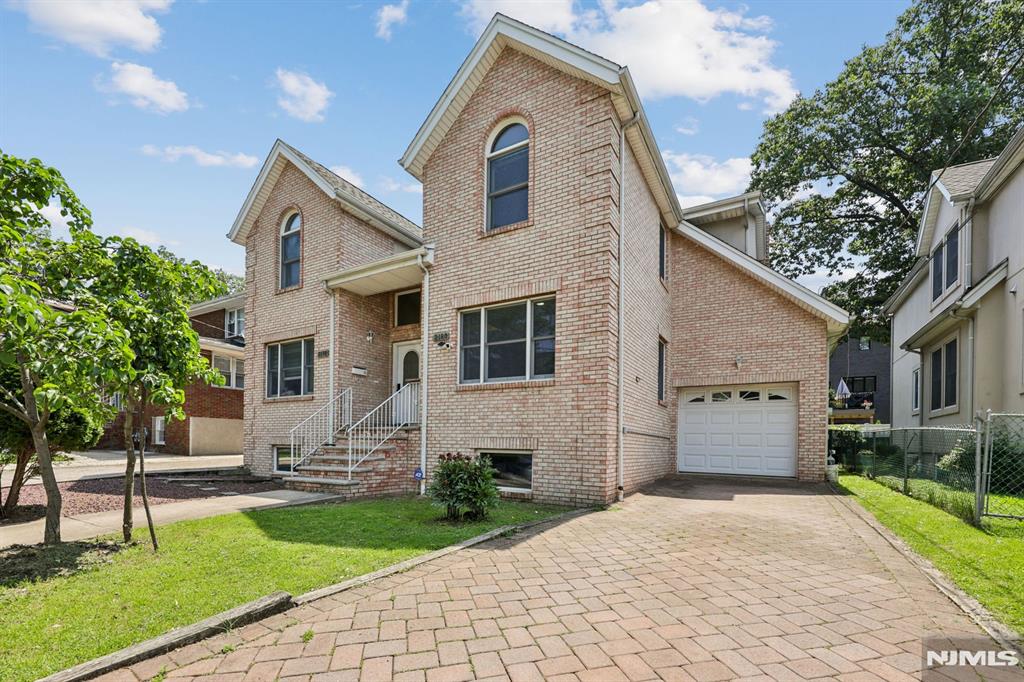 2180 South St, Fort Lee, New Jersey - 3 Bedrooms  
4 Bathrooms  
8 Rooms - 