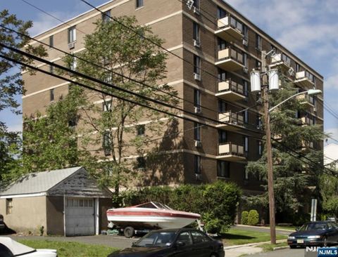 Photo of 25 Zabriskie St #3F, Hackensack, NJ 07601 (MLS # 25034007)