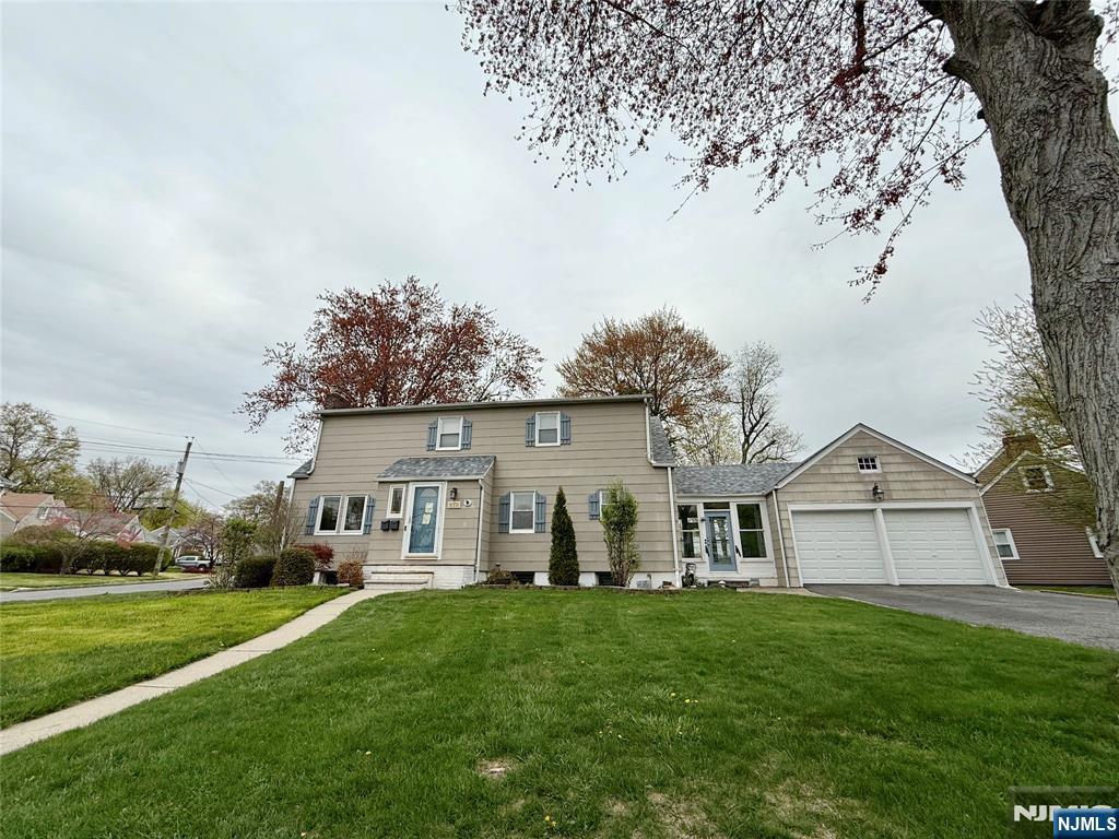 14 Lohmann Pl 2, Dumont, New Jersey - 2 Bedrooms  
1 Bathrooms  
6 Rooms - 