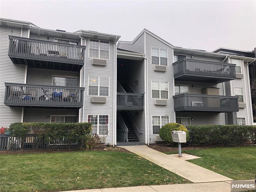 BEAUTIFUL & SPACIOUS 1 BEDROOM, 1 BATH UNIT IN A BEAUTIFUL BUILDING CLOSE TO ALL MAJOR TRANSPORTATION, 46, 80, 17. LARGE LIVING ROOM/DINING ROOM COMBO WITH SLIDING GLASS DOORS FROM YOUR LIVING ROOM TO A LARGE PRIVATE TERRACE WITH NYC VIEWS. COVERED PARKING SPACE FOR ONE CAR UNDERNEATH THE BUILDING. FRESHLY PAINTED. LAUNDRY IN UNIT.