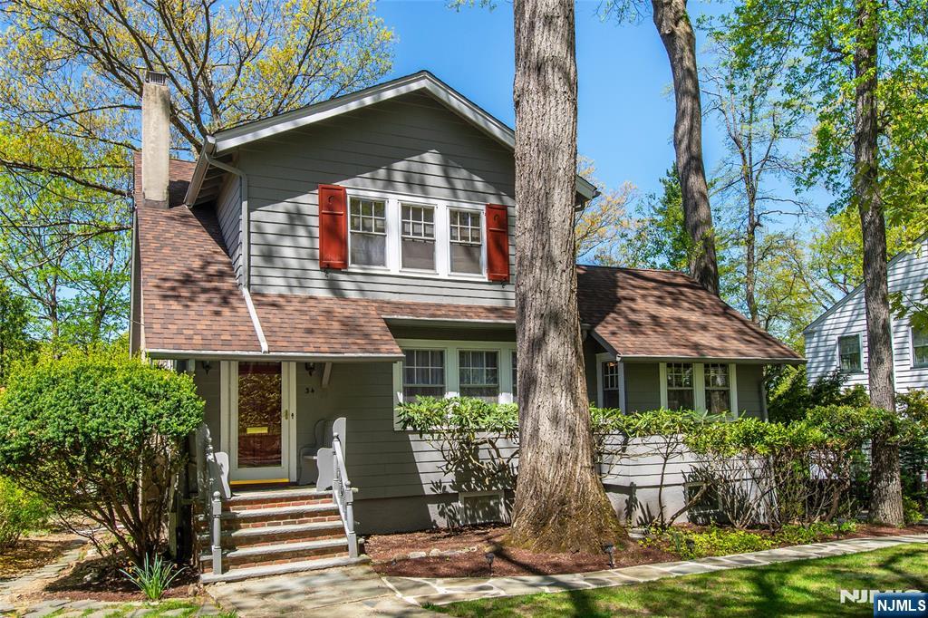 Property for Sale at 34 Mountain Road, Verona, New Jersey - Bedrooms: 3 
Bathrooms: 3.5 
Rooms: 9  - $849,000