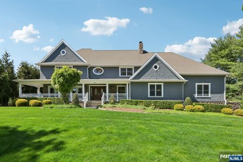 Photo of 621 Farmdale Road, Franklin Lakes, NJ 07417 (MLS # 26010834)