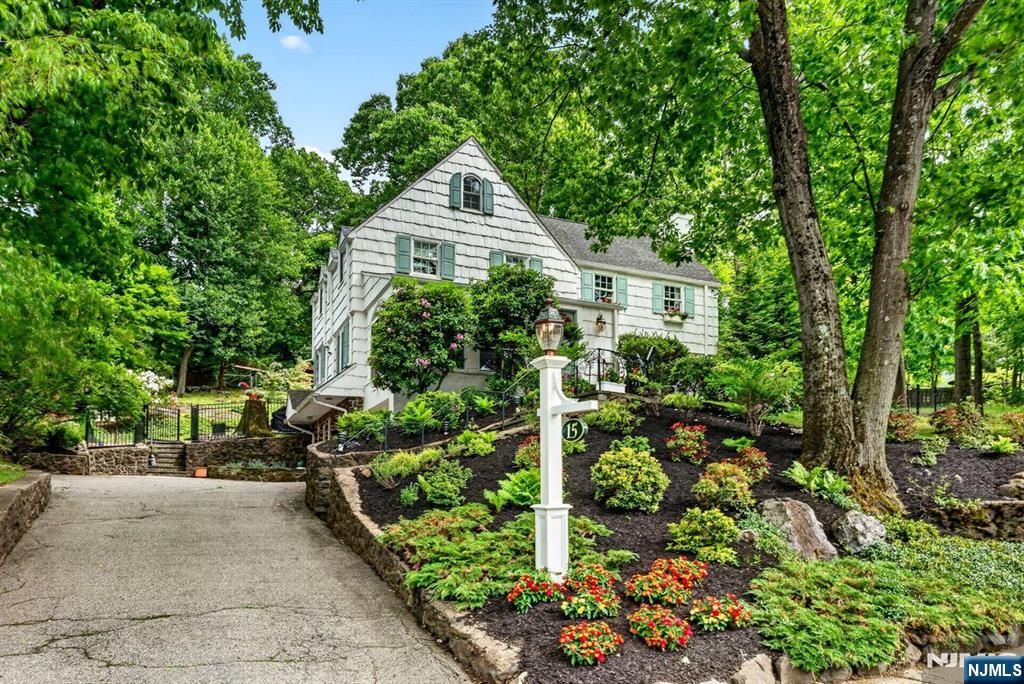 Photo of 15 Afterglow Avenue, Verona, NJ 07044 (MLS # 26019774)