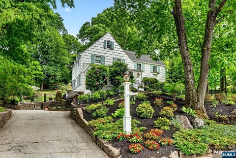 Photo of 15 Afterglow Avenue, Verona, NJ 07044 (MLS # 26019774)